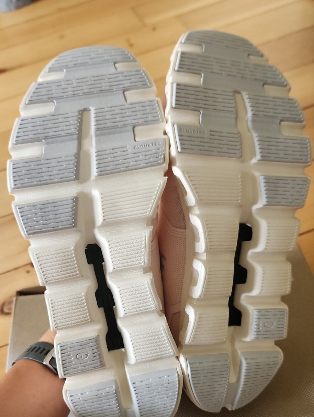 On Running Cloud 6 Women's Sneakers in Pale Pink - Picture 8 of 10